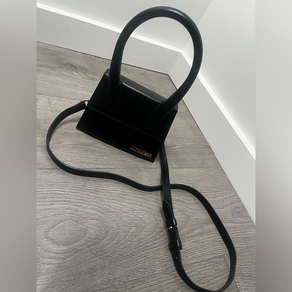 Le Chiquito Moyen Top Handle Jacquemas Bag